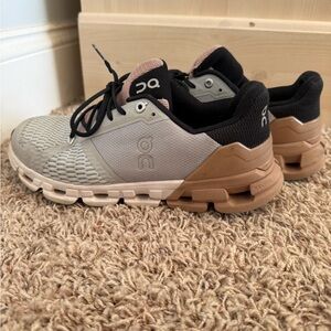 On Cloudflyer 3.0 Running Shoes Glacier/Rosebrown, women’s size 7.5